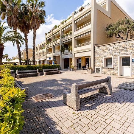 Aregai Marina Exclusive Seaside Apartments Santo Stefano al Mare Esterno foto