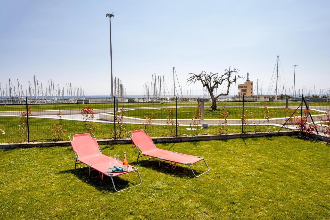 Aregai Marina Exclusive Seaside Apartments Santo Stefano al Mare Esterno foto
