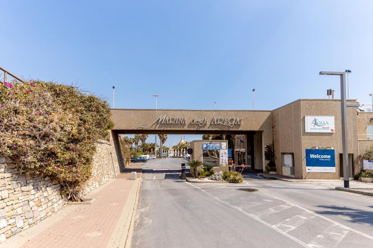 Aregai Marina Exclusive Seaside Apartments Santo Stefano al Mare Esterno foto