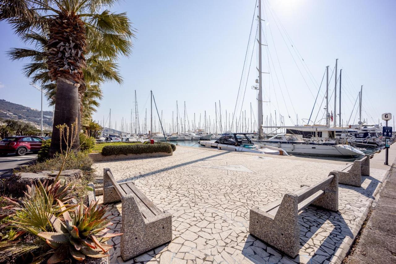 Aregai Marina Exclusive Seaside Apartments Santo Stefano al Mare Esterno foto
