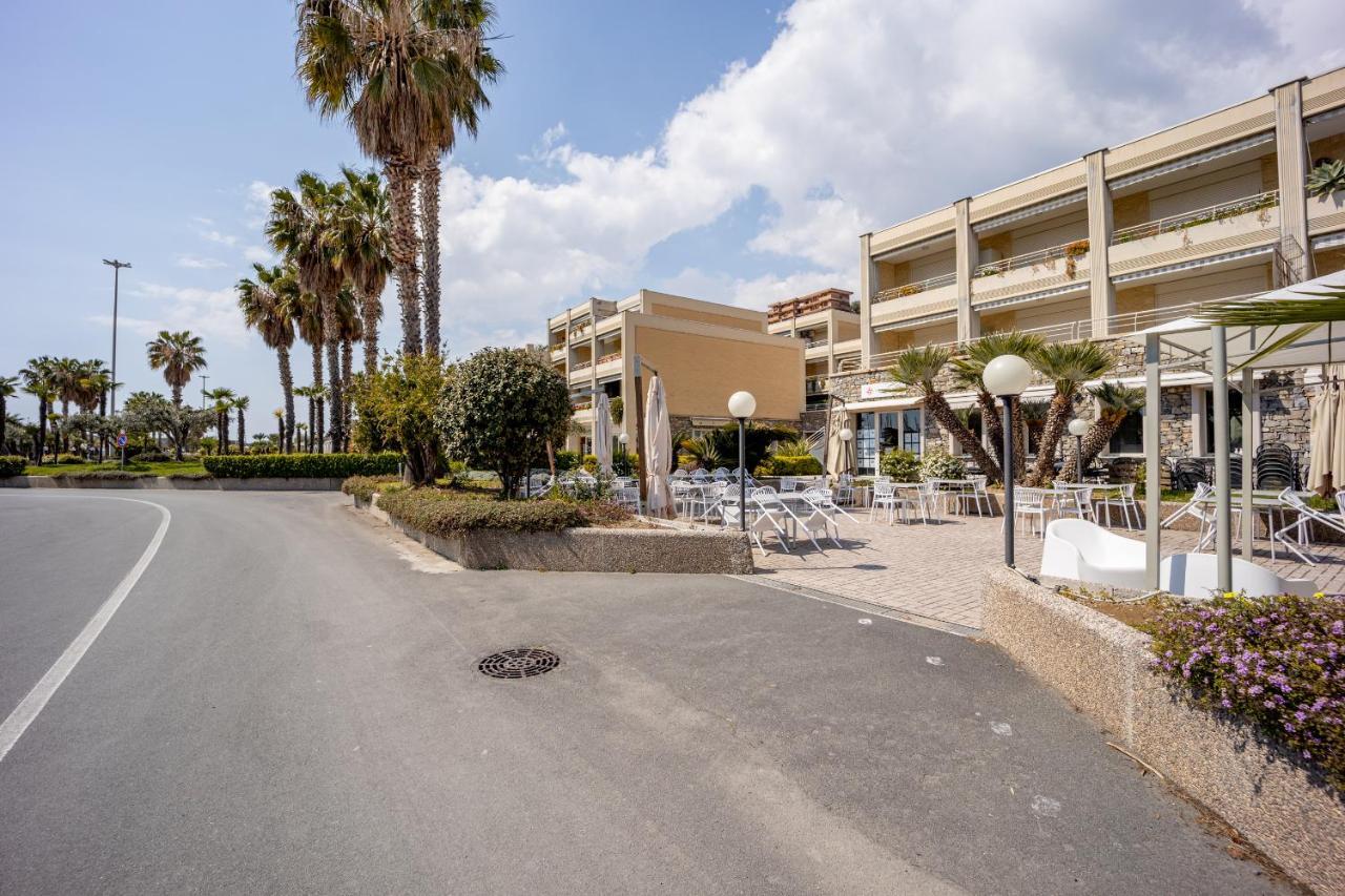 Aregai Marina Exclusive Seaside Apartments Santo Stefano al Mare Esterno foto